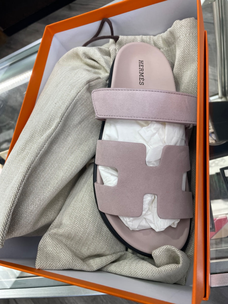 HERMES Chypre Sandals In Rose porcelaine